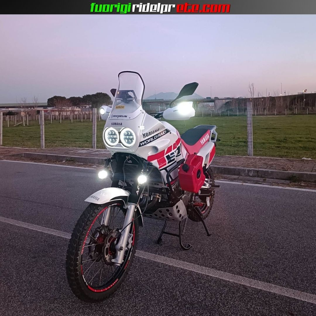 YAMAHA XTZ 750 SUPER TENERE' - 1993 70cv KM 8000 - FINANZIABILE