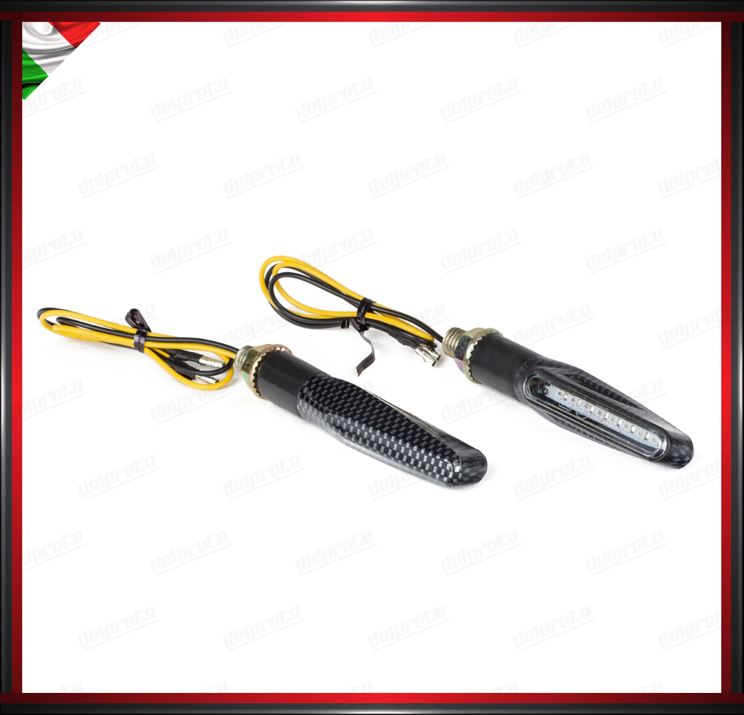 COPPIA FRECCE UNIVERSALI INDICATORI DIREZIONE LED LUCE AMBRA CORPO CARBON LOOK CERTIFICAZIONE EUROPEA