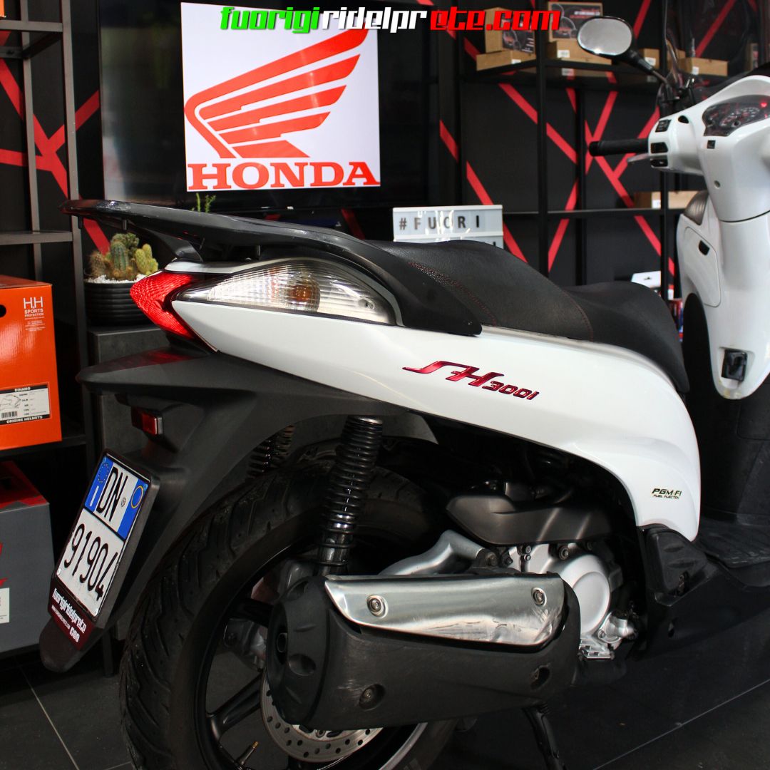 HONDA SH 300 i SPORT - 2010 27cv KM 38000 - FINANZIABILE