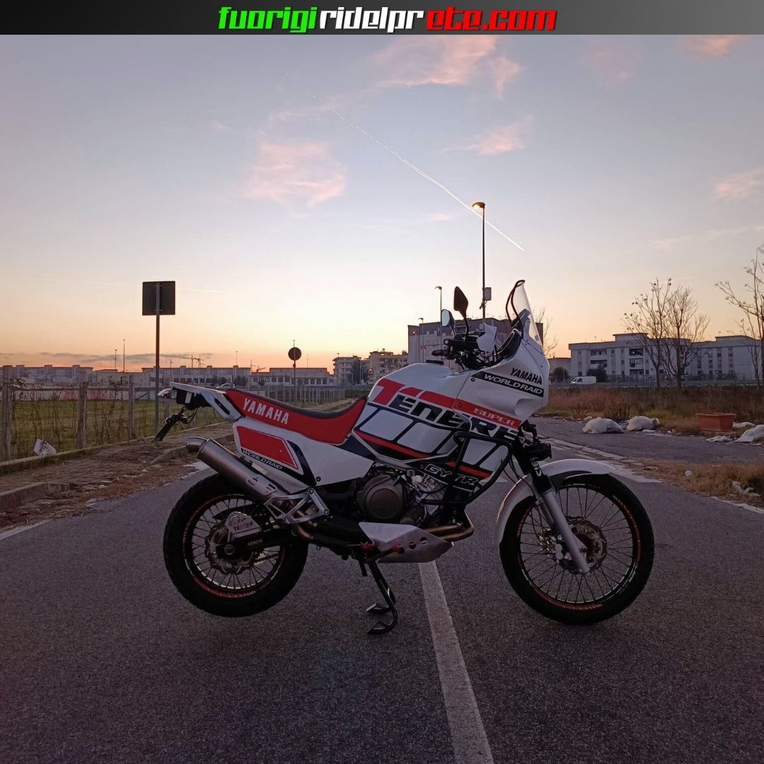 YAMAHA XTZ 750 SUPER TENERE' - 1993 70cv KM 8000 - FINANZIABILE
