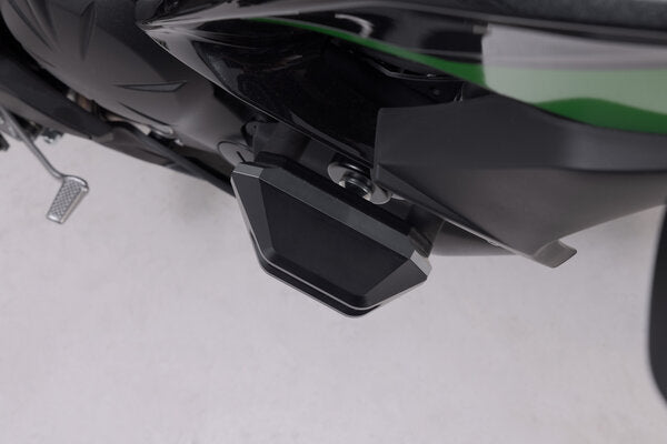SW-MOTECH - KIT TAMPONI DI PROTEZIONE PER TELAIO NERO KAWASAKI VERSYS 650 (14-21)